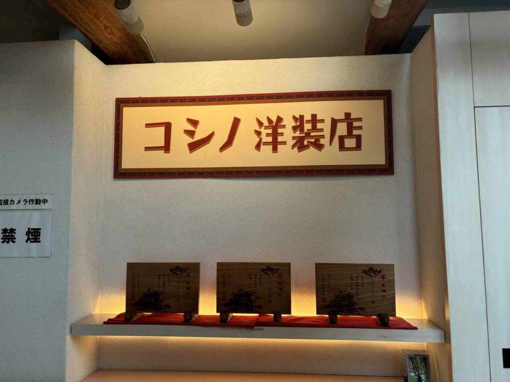 アヤコ食堂2階ギャラリー