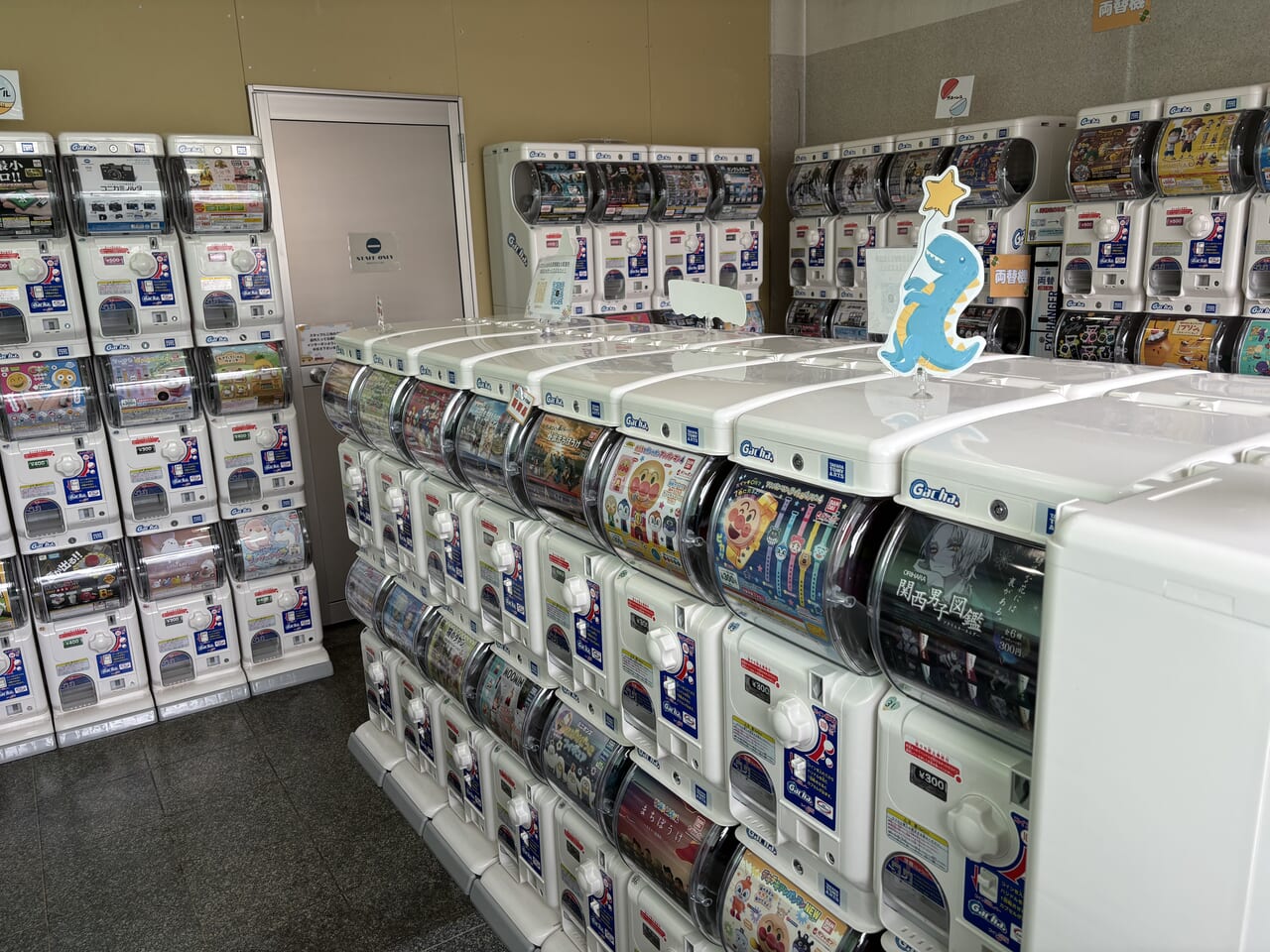 ガチャレル店内