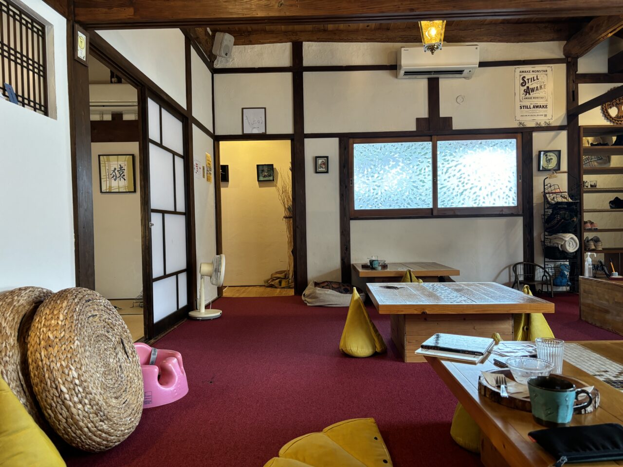 猿とモルターレ店内