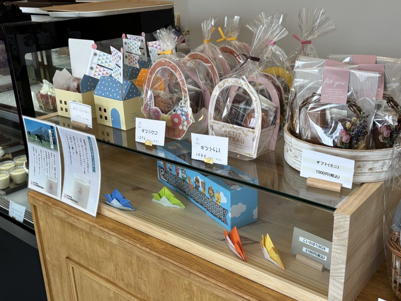 パティスリーエモア店内