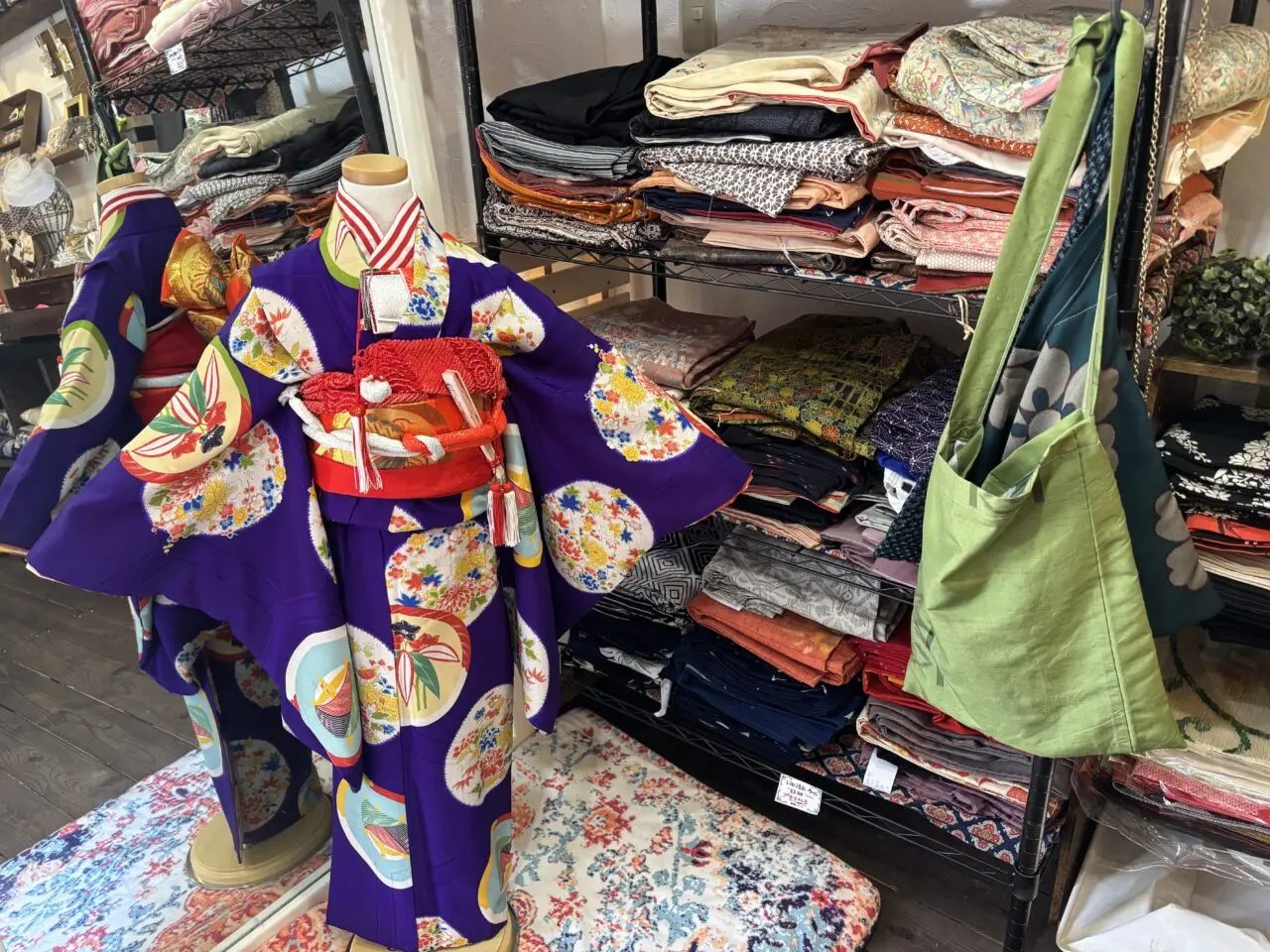 着物屋こもっど店内