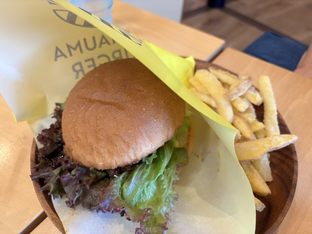 SHIMAUMAバーガー料理
