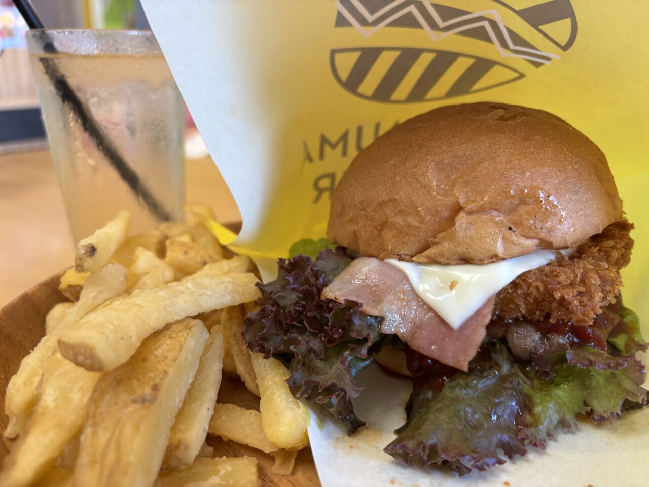 SHIMAUMAバーガー料理