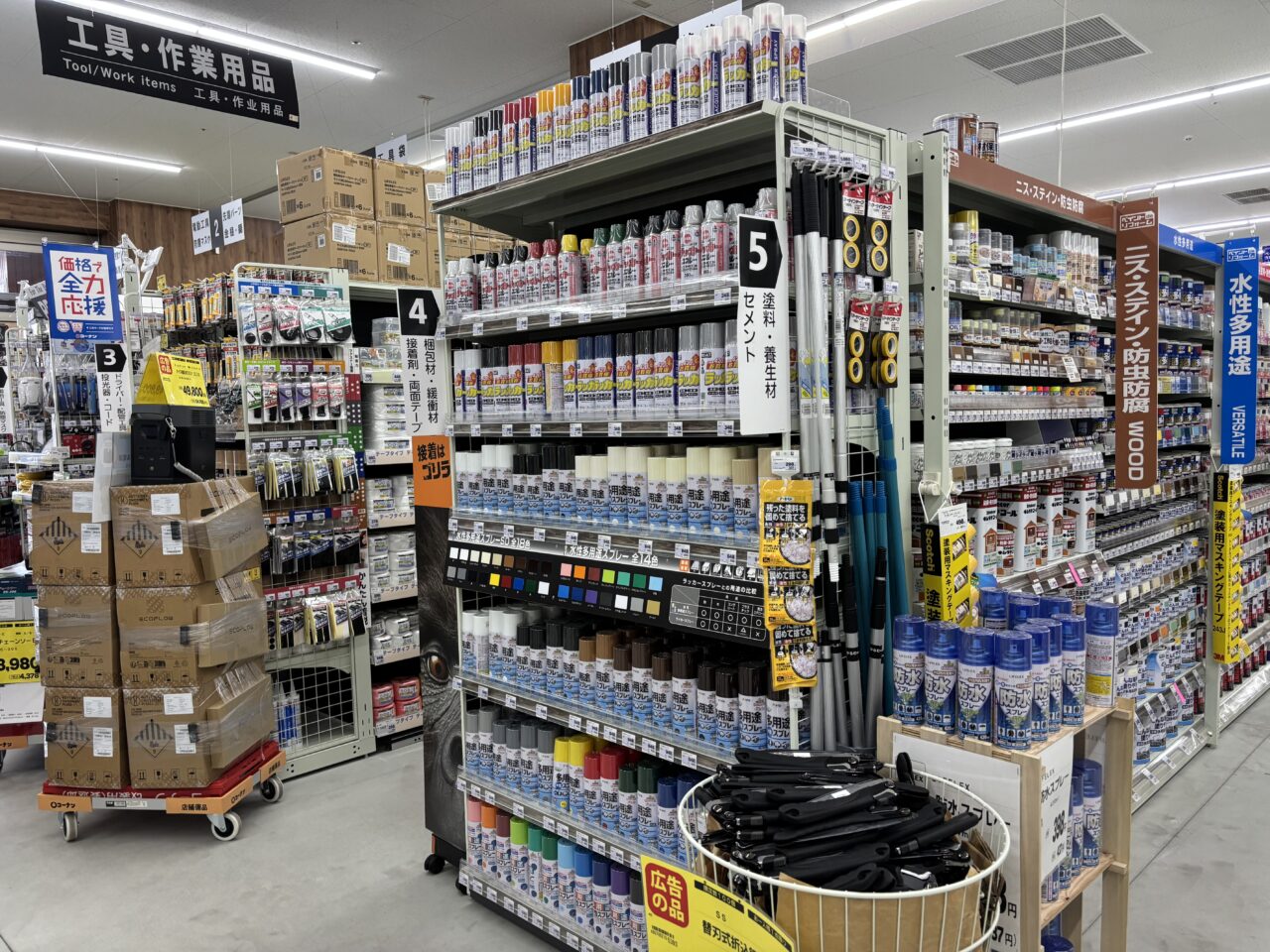 コーナン店内