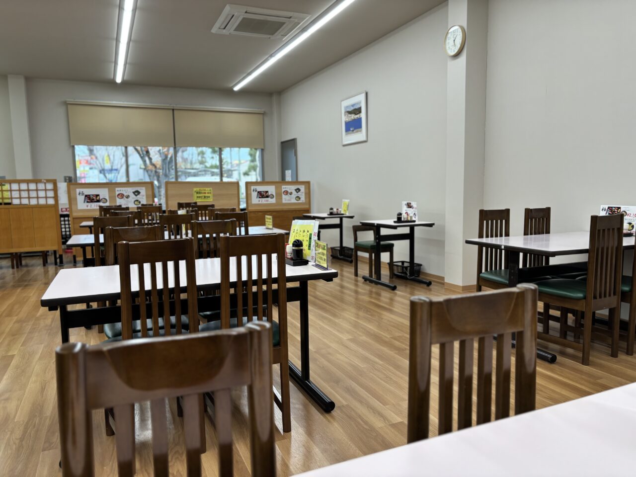 すしうどん店内