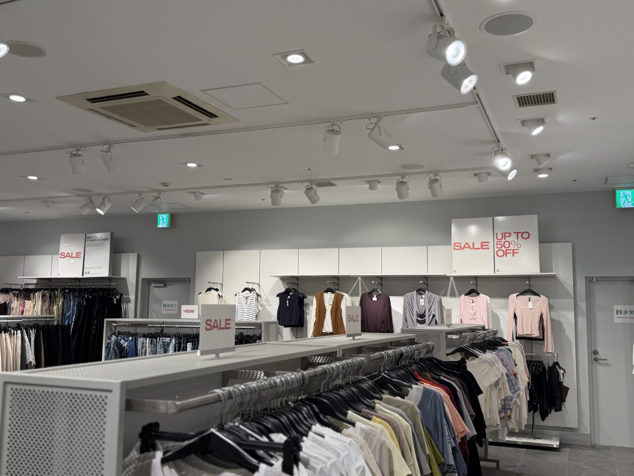 H&M店内