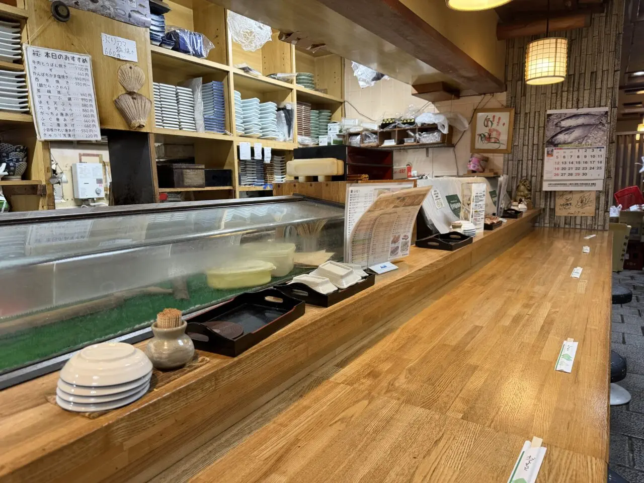 千亀利寿司店内