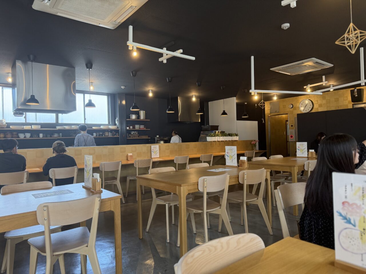 あわい食堂店内