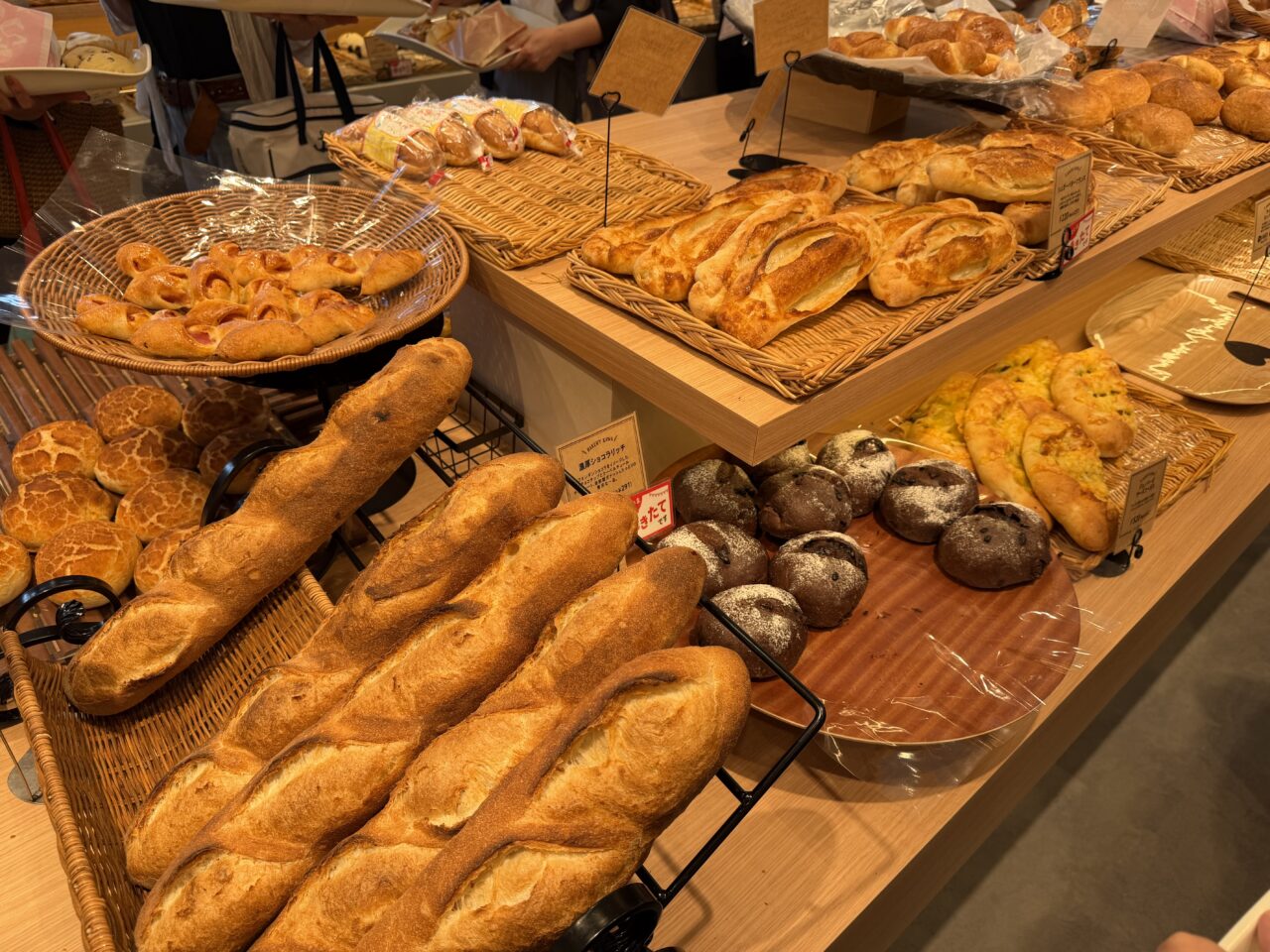 パン工房カワ店内