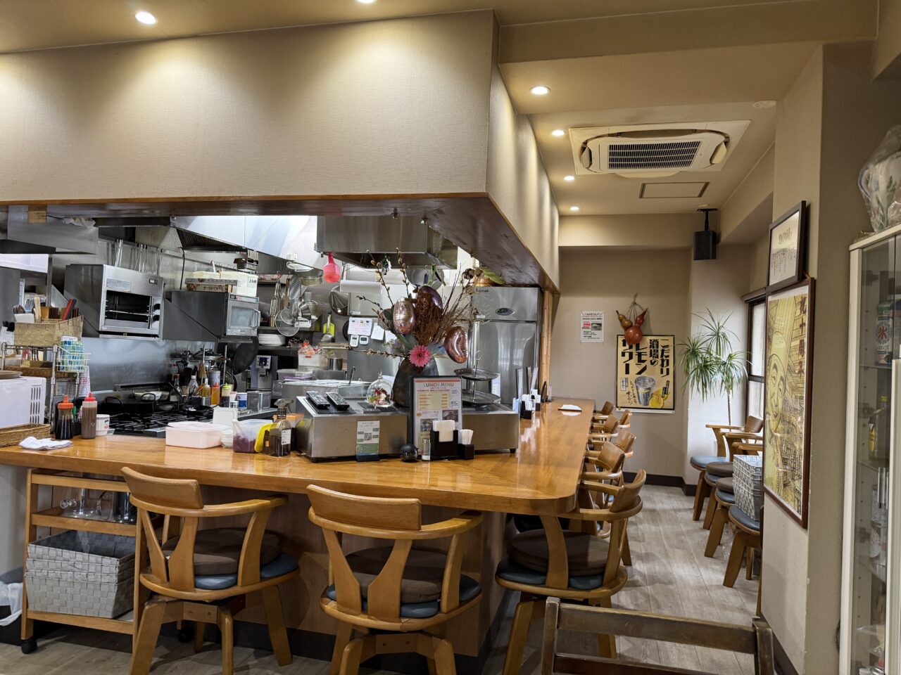 きまぐれ厨房店内